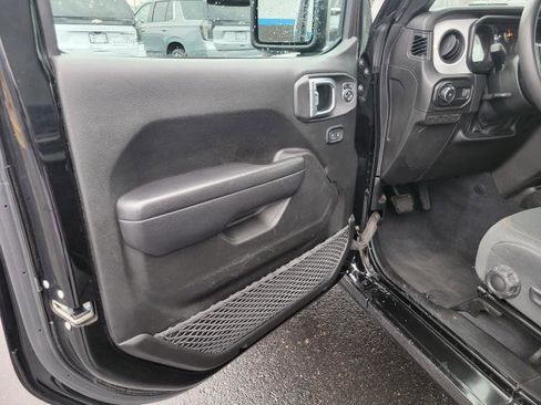 Used 2024 Jeep Wrangler Sport S image 6