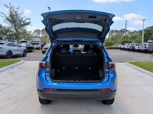 Used 2024 Jeep Compass Latitude AWD/4WD image 14