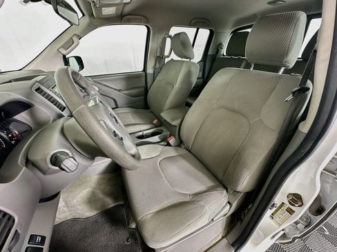 Used 2015 Nissan Frontier SV RWD image 13