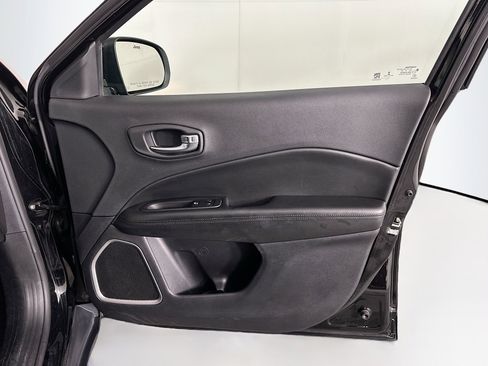 Used 2021 Jeep Compass Latitude image 30