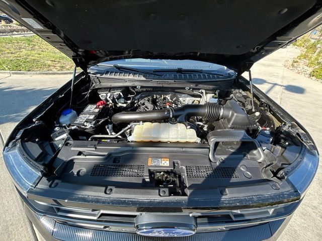 Used 2025 Ford Expedition Active AWD/4WD image 34