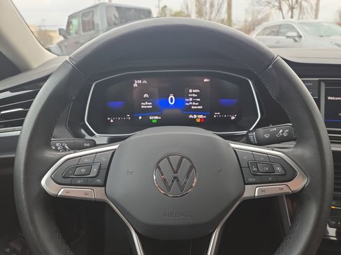 Used 2024 Volkswagen Jetta SE image 15