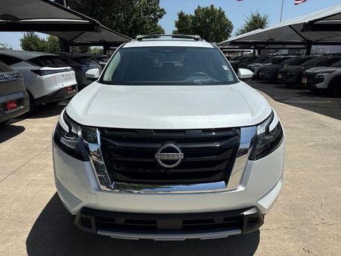 Certified 2025 Nissan Pathfinder Platinum w/ Cargo Package FWD image 9