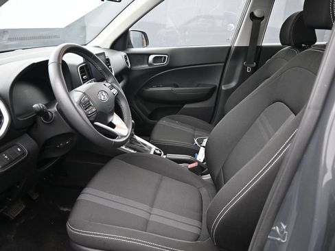 Used 2025 Hyundai Venue SEL FWD image 14
