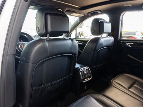 Used 2018 Porsche Macan S image 30