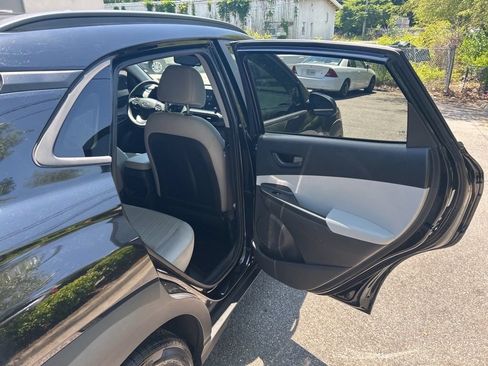 Used 2023 Hyundai Kona SEL AWD/4WD image 18