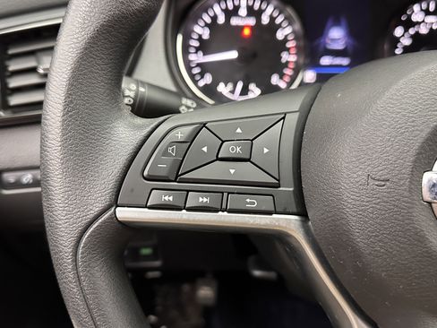 Used 2021 Nissan Rogue Sport S image 16