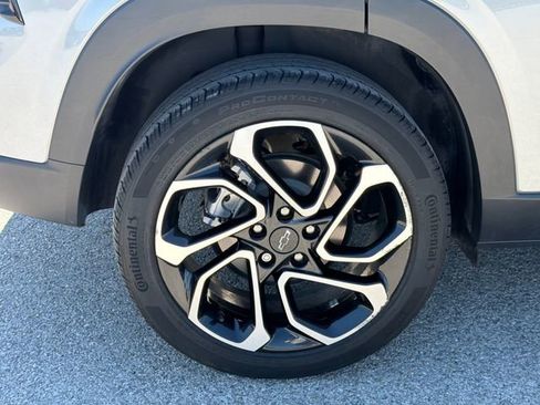 Used 2024 Chevrolet Trax RS w/ Sunroof Package FWD image 42