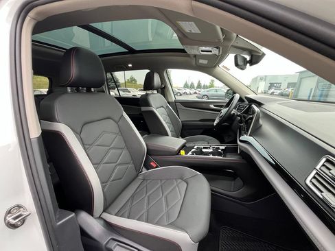 Certified 2024 Volkswagen Atlas Peak Edition SE AWD/4WD image 14