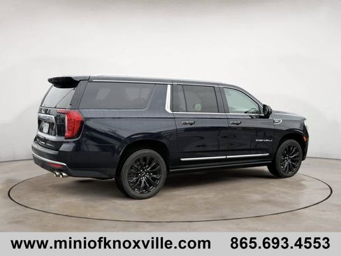 Used 2021 GMC Yukon XL Denali w/ Denali Premium Package image 3