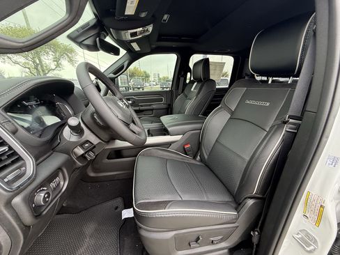 New 2026 RAM 2500 Laramie AWD/4WD image 17