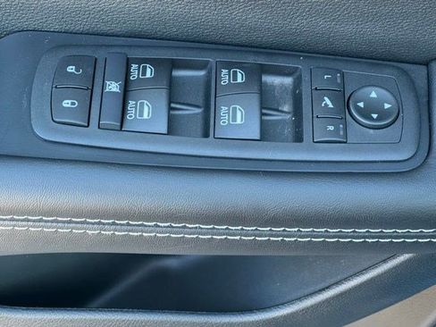 New 2026 Chrysler Pacifica Limited w/ S Appearance Package AWD/4WD image 11