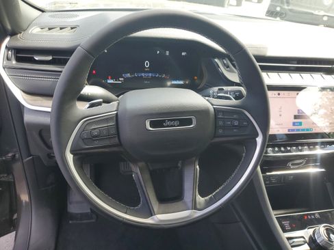 New 2026 Jeep Grand Cherokee Limited AWD/4WD image 13