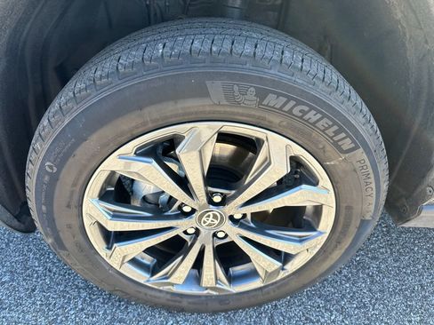 Used 2023 Toyota RAV4 XLE Premium image 14