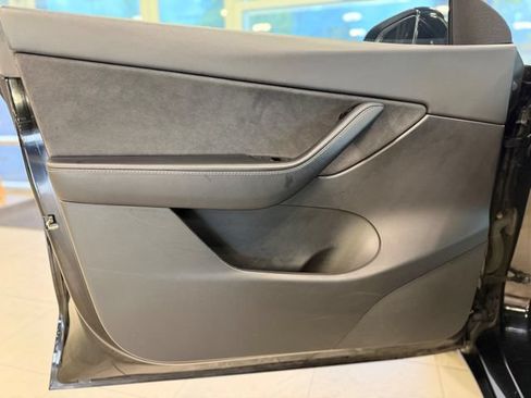 Used 2021 Tesla Model Y Long Range AWD/4WD image 10