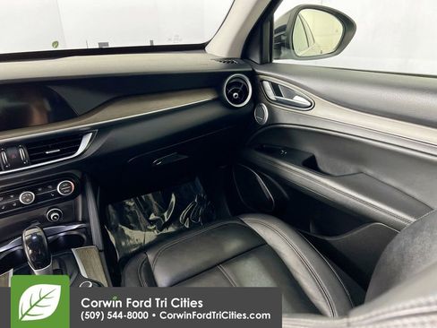 Used 2018 Alfa Romeo Stelvio Ti image 27