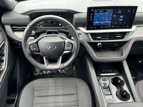 Used 2025 Ford Explorer ST-Line w/ ST-Line Street Pack AWD/4WD image 14