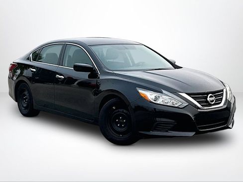 Used 2018 Nissan Altima 2.5 S w/ S Convenience Package FWD image 12