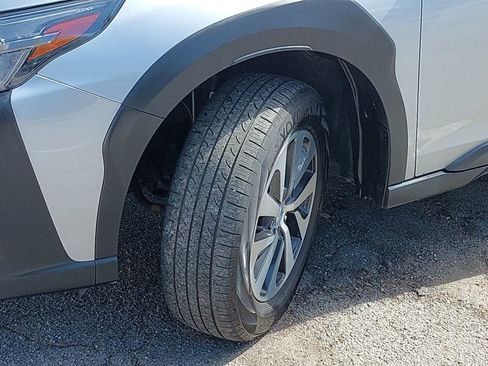 Used 2025 Subaru Outback Premium image 33