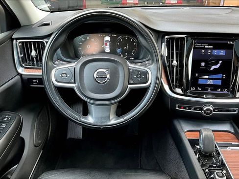 Used 2022 Volvo S60 B5 Momentum w/ Premium Package image 7