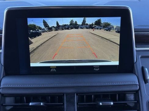 Certified 2024 Chevrolet Suburban LT RWD image 17