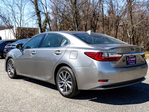 Used 2017 Lexus ES 300h image 4