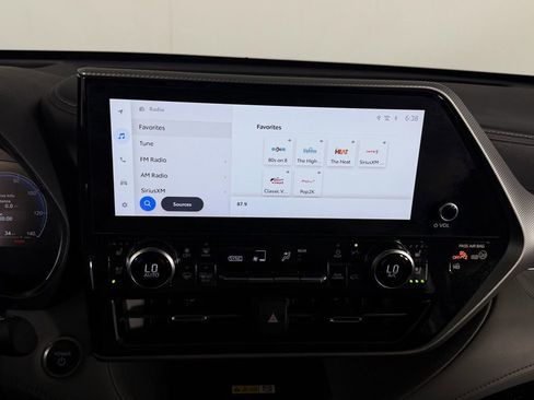 Used 2024 Toyota Highlander Platinum image 15