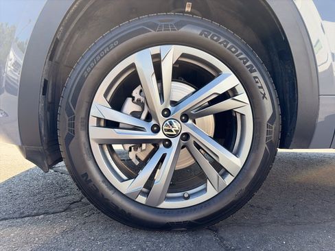 Certified 2024 Volkswagen Atlas Cross Sport SEL R-Line AWD/4WD image 15