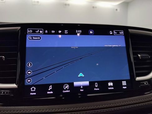 Used 2021 Chrysler Pacifica Touring-L w/ Uconnect Theater Family Group FWD image 3