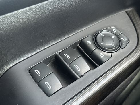 Used 2022 GMC Acadia SLT w/ Elevation Edition image 22