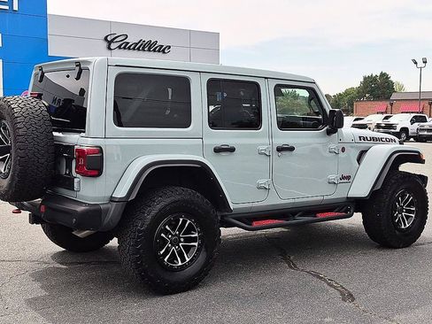 Used 2024 Jeep Wrangler Unlimited Rubicon AWD/4WD image 7