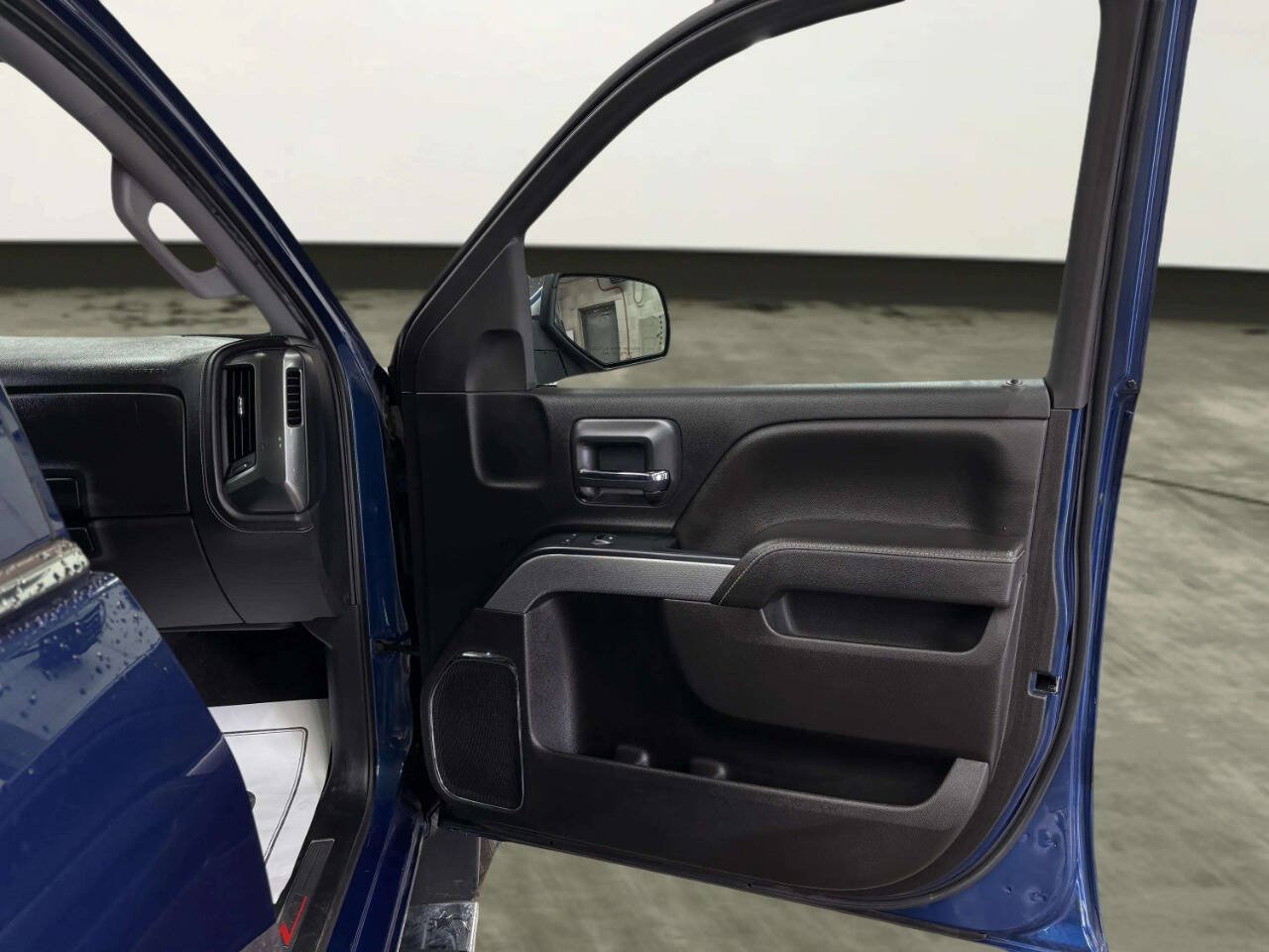 Used 2018 Chevrolet Silverado 1500 LTZ Z71 AWD/4WD image 19