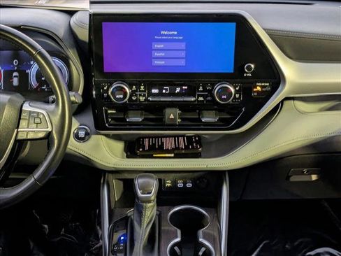 Used 2023 Toyota Highlander Platinum image 14