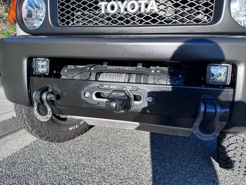 Used 2013 Toyota FJ Cruiser 4WD image 2