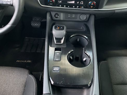 Used 2025 Nissan Rogue SV FWD image 12