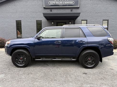 Used 2021 Toyota 4Runner SR5 Premium w/ Moonroof Package AWD/4WD image 2