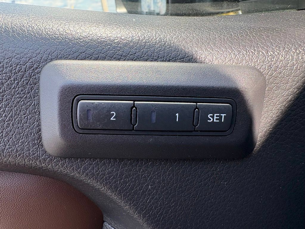 Used 2023 Nissan Titan Platinum Reserve AWD/4WD image 24