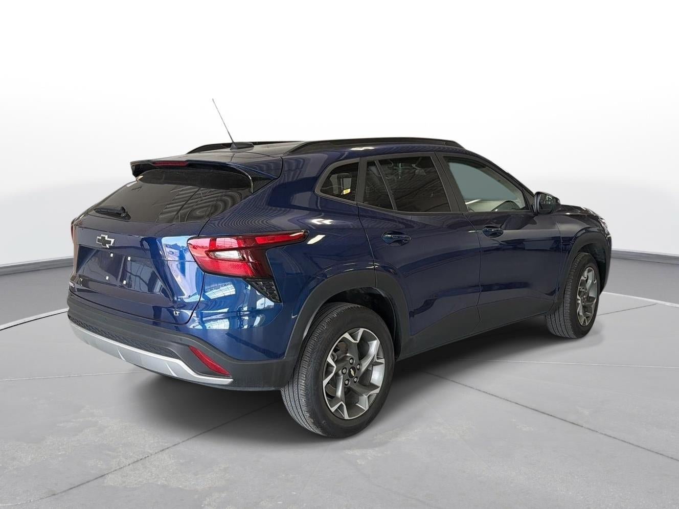 Used 2024 Chevrolet Trax LT w/ Driver Confidence Package FWD image 4
