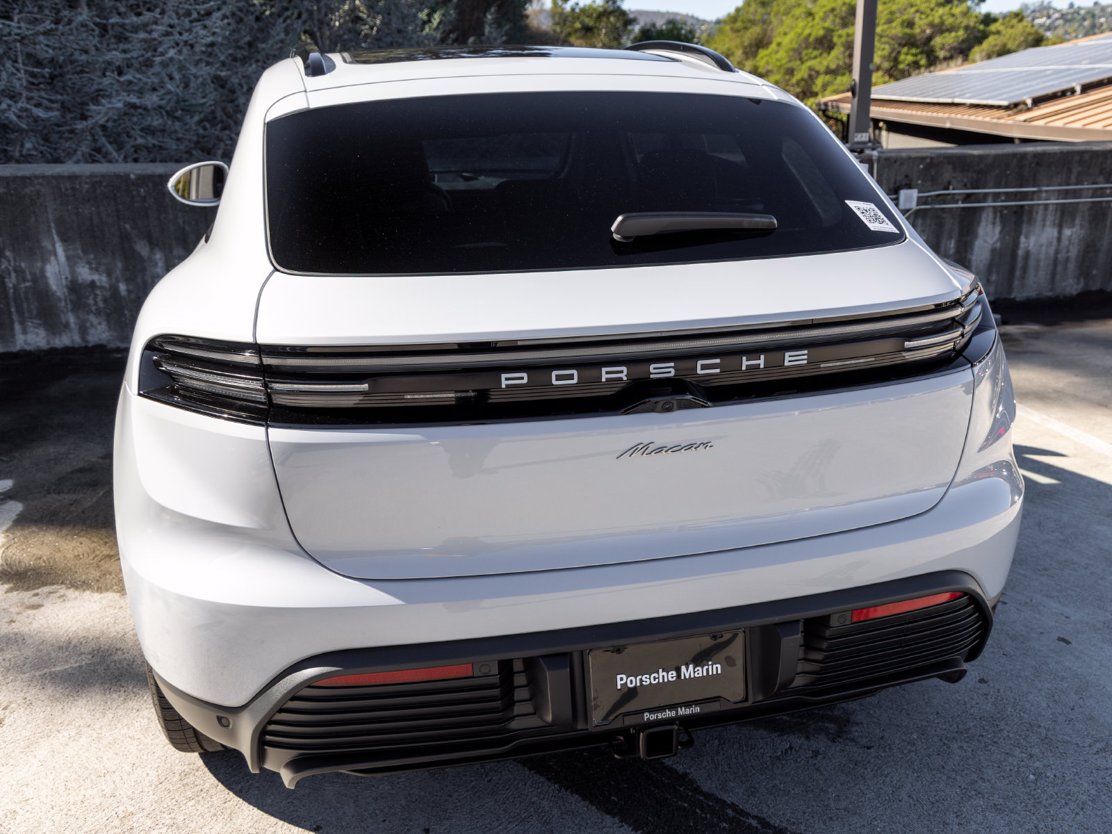 Certified 2025 Porsche Macan Electric RWD image 22