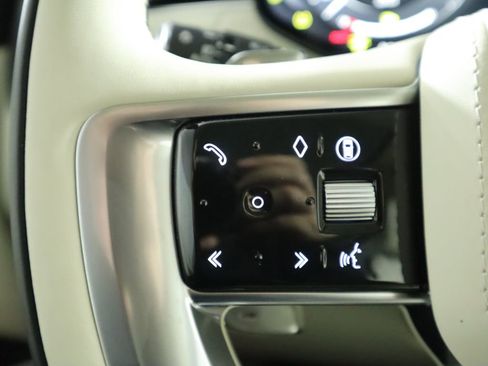 New 2026 Land Rover Range Rover Long Wheelbase SE image 12