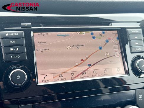 Used 2018 Nissan Rogue SV w/ Premium Package image 17