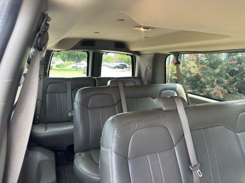 Used 2019 Chevrolet Express 3500 LS RWD image 16