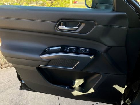 Used 2025 Nissan Pathfinder SL image 24