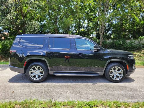 Used 2022 Jeep Wagoneer Series II image 8