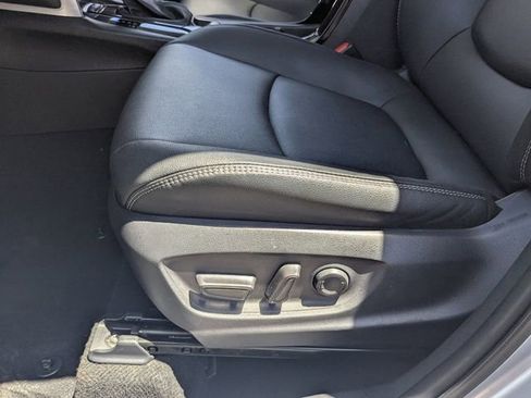 Used 2025 Toyota Corolla Cross XLE FWD image 20