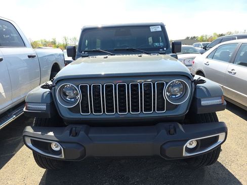 Used 2025 Jeep Wrangler Unlimited Sahara w/ Safety Group AWD/4WD image 2