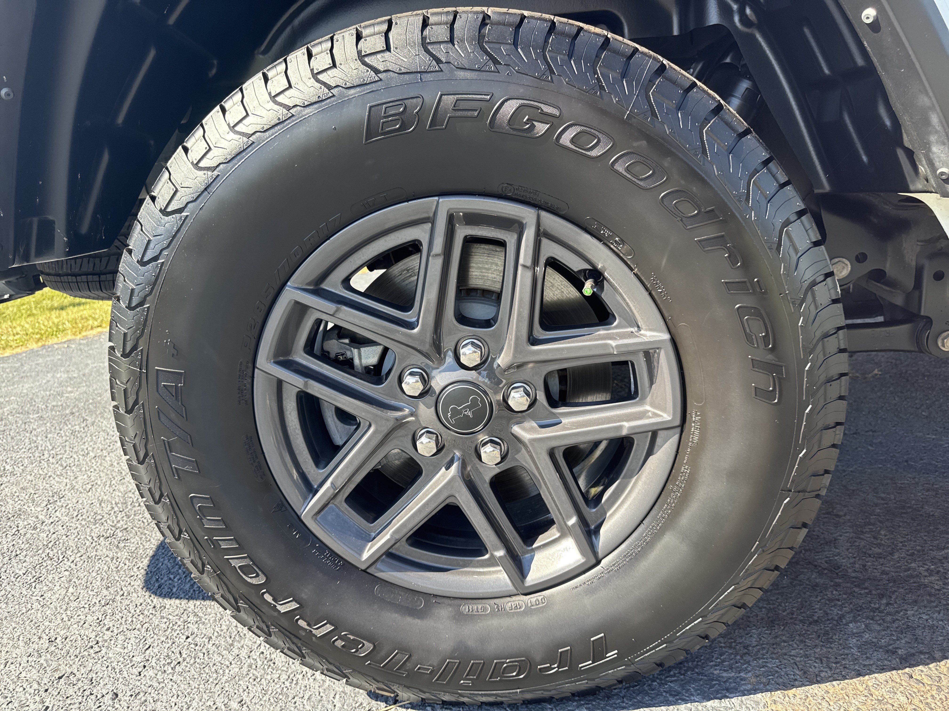 Used 2024 Jeep Gladiator Sport AWD/4WD image 17