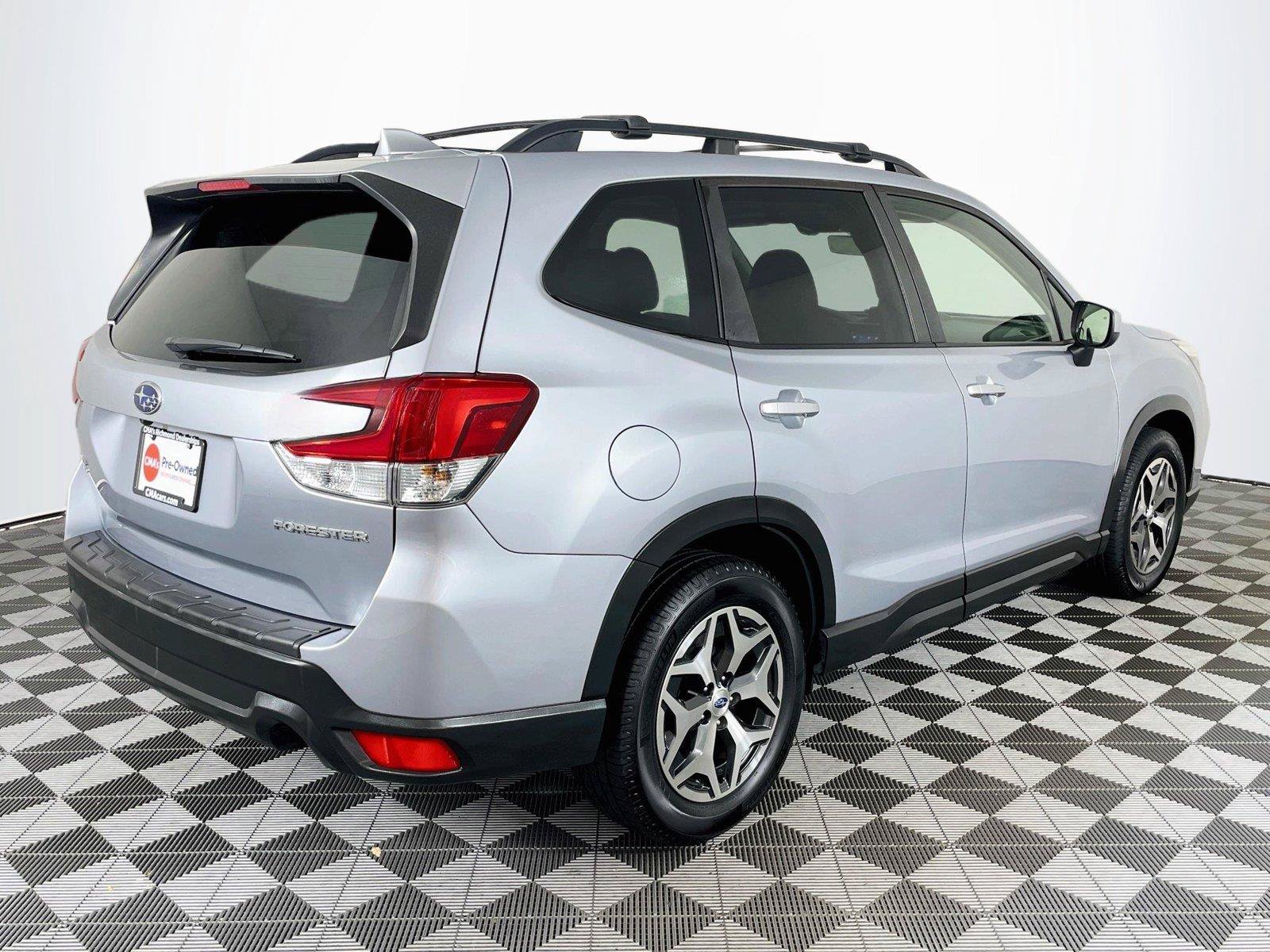 Used 2020 Subaru Forester Premium AWD/4WD image 9