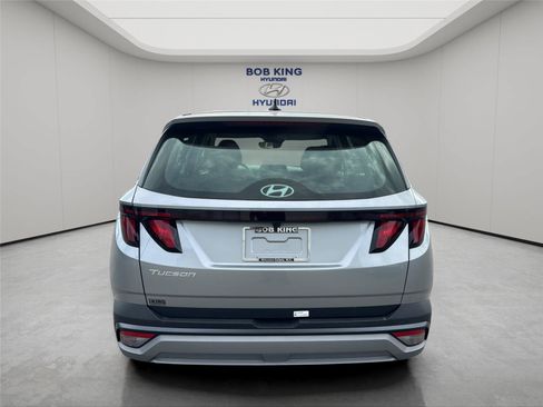 Used 2025 Hyundai Tucson SE FWD image 4