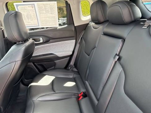 Used 2022 Jeep Compass Latitude w/ Sun and Sound Group AWD/4WD image 16